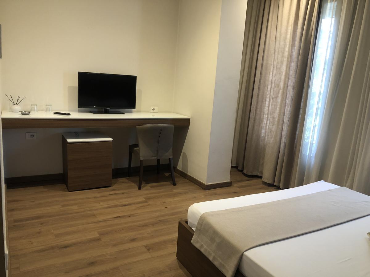 Soleo Hotel Tirana Extérieur photo