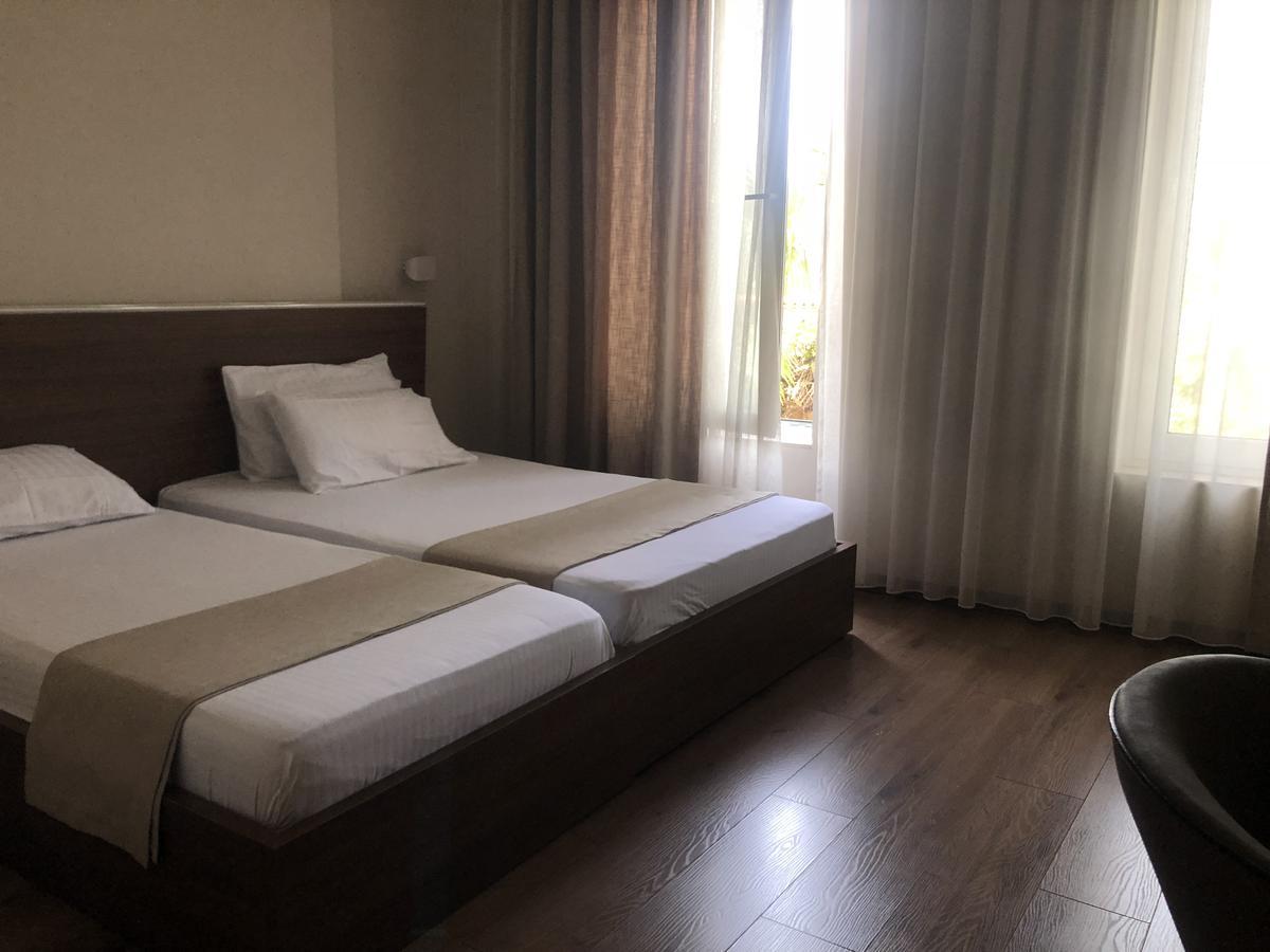 Soleo Hotel Tirana Extérieur photo