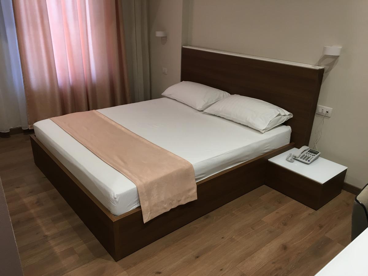 Soleo Hotel Tirana Extérieur photo